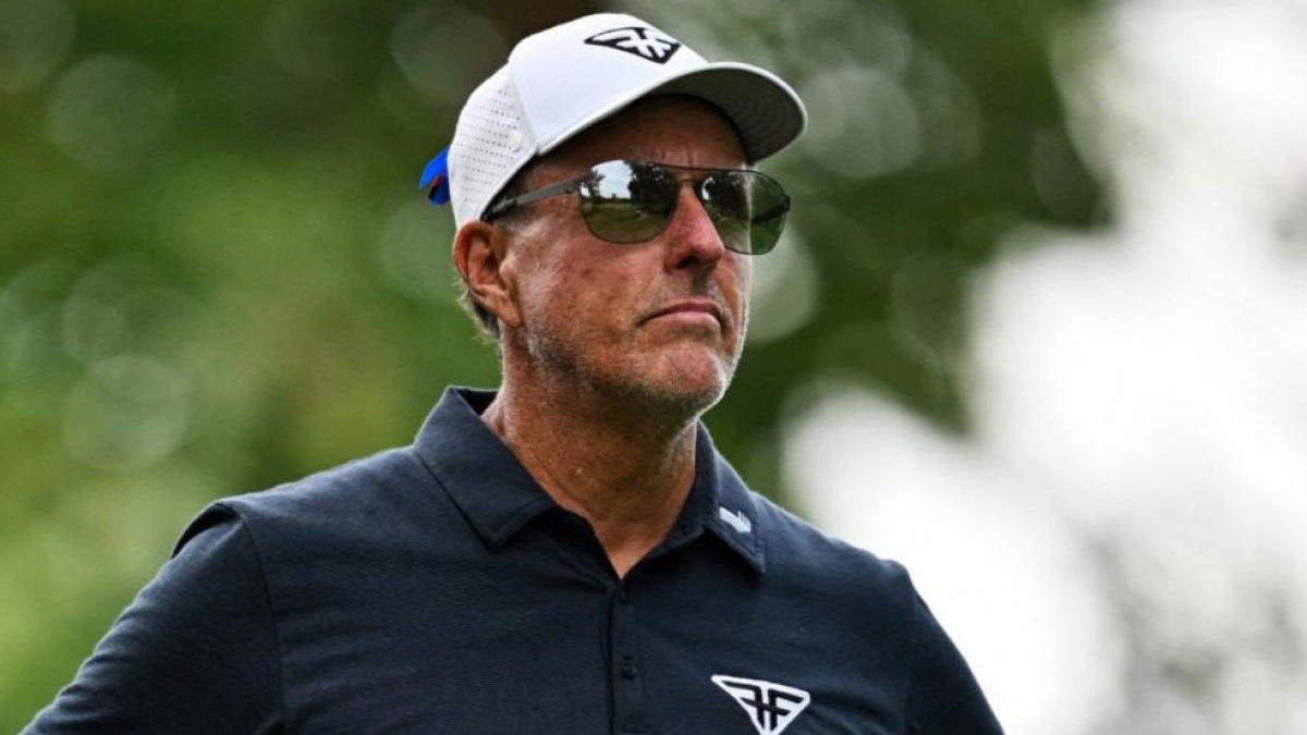 Phil Mickelson confirms official split with Callaway after 20 years